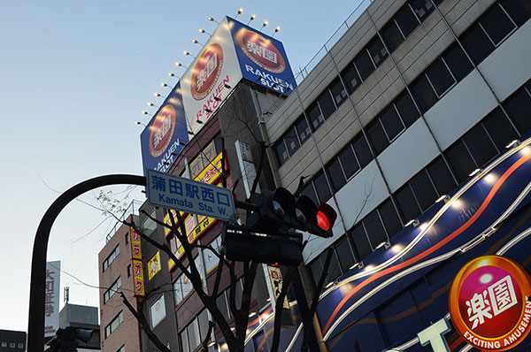 西口の道路標識