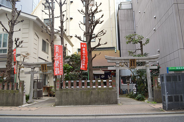 讃岐小白稲荷神社（左右にある鳥居）