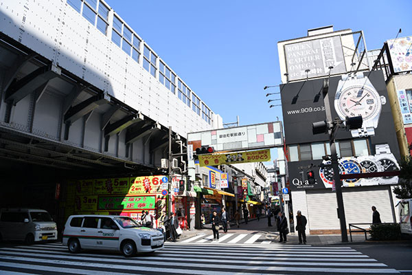 御徒町の駅前