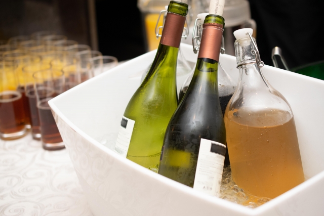 ワインを扱う飲食店の開業に役立つオススメの資格「ソムリエ（ソムリエール）」のメリットと取得方法を解説！