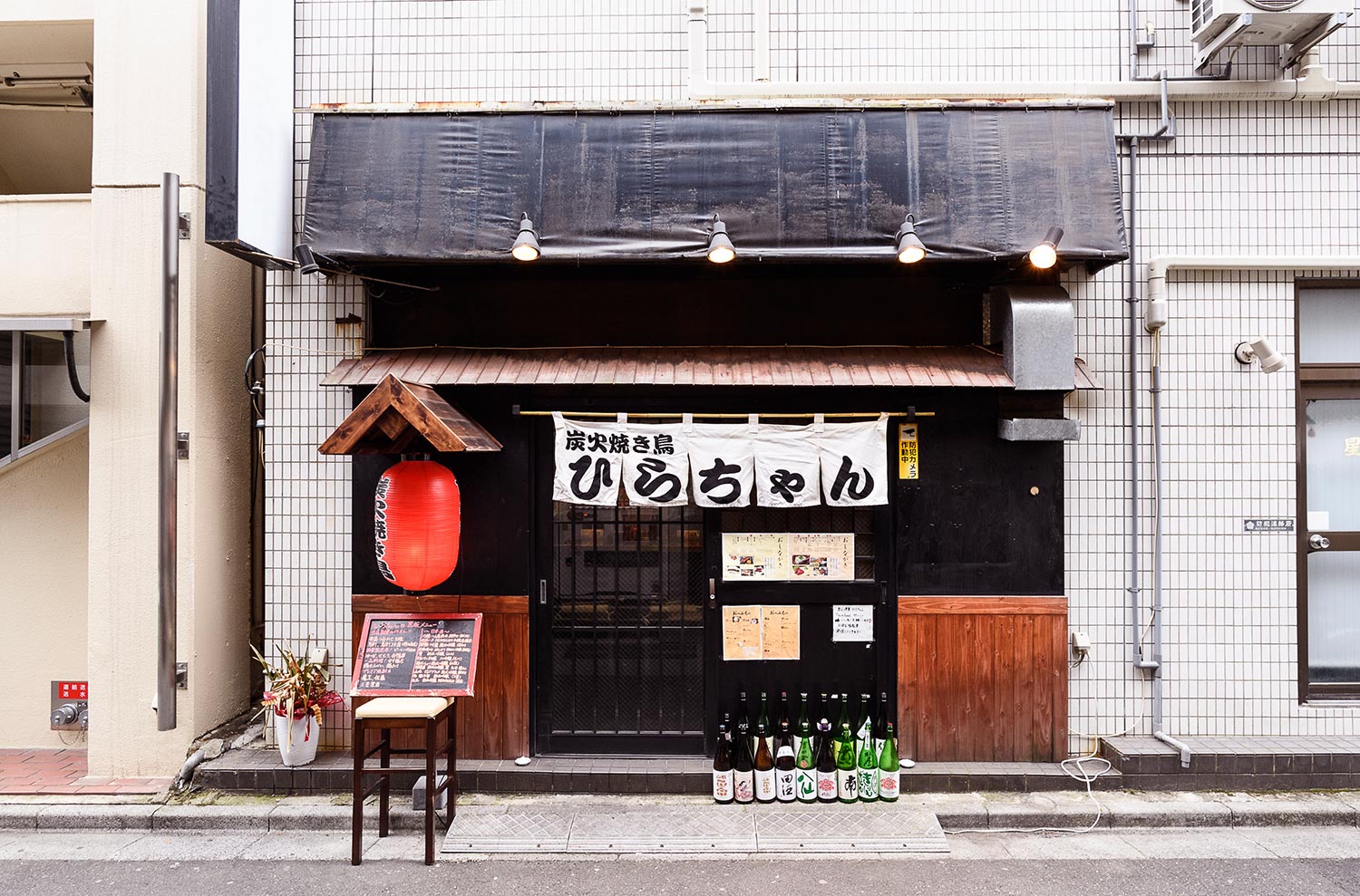 赤提灯と白暖簾だけで自分色に 居抜き開業のお手本のような店舗 居抜き物件 貸店舗での飲食店開業 居抜き店舗abc