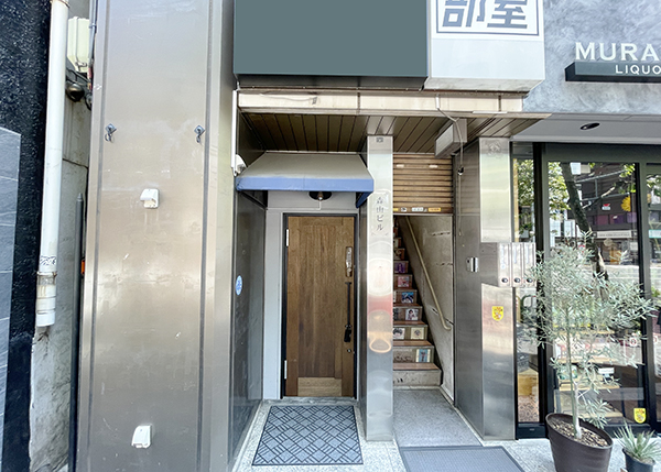 JR・東京メトロ銀座線『神田駅』北口から徒歩１分！店舗面積７．４７坪。初開業におススメの小さな物件ができました。