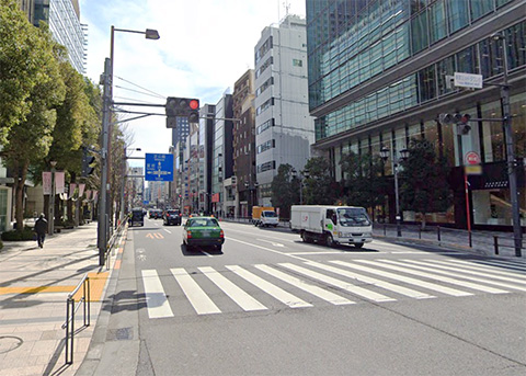 スケルトン渡しの2フロア！3路線からアクセス可能、東京ミッドタウン西交差点近く。