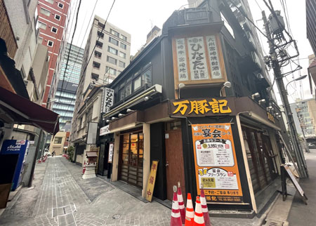 オフィスと商業施設が混在する日本橋室町エリア！<br>
近隣には人気の飲食店も数多く曜日を問わず集客見込み有︕