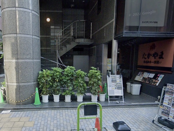 新橋駅からも徒歩3分、地下の飲食店舗物件。地下1階と2階を一括した契約も可能。